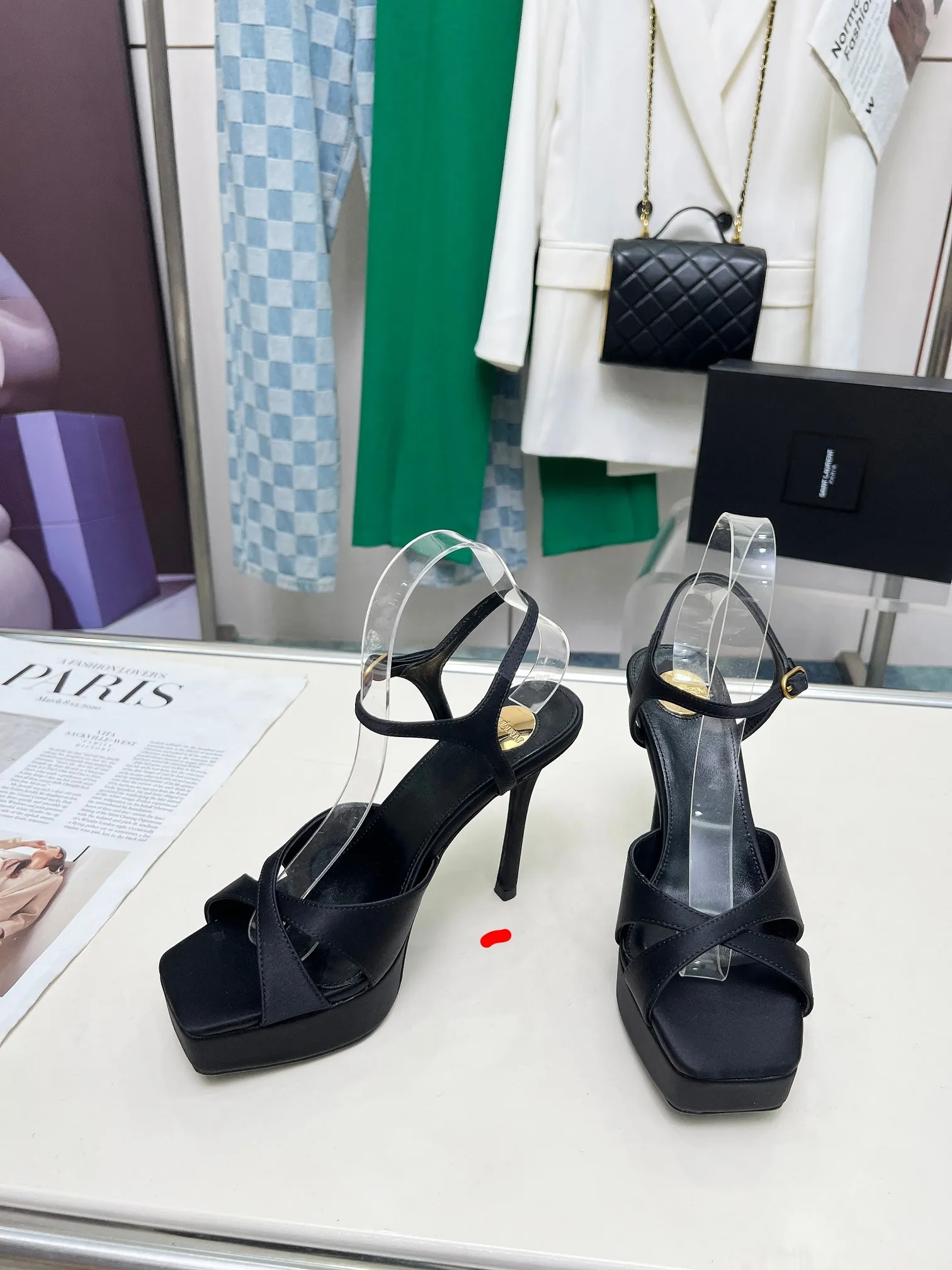 👟👟Ex-factory price 640👟👟 Saint Laurent YSL Saint Laurent sandals Upper: sheepskin surface Size 35-42 (42 is custom-made and non-returnable) Heel height 8.5cm Water platform height 2.5cm Leather outsole 2642-12
